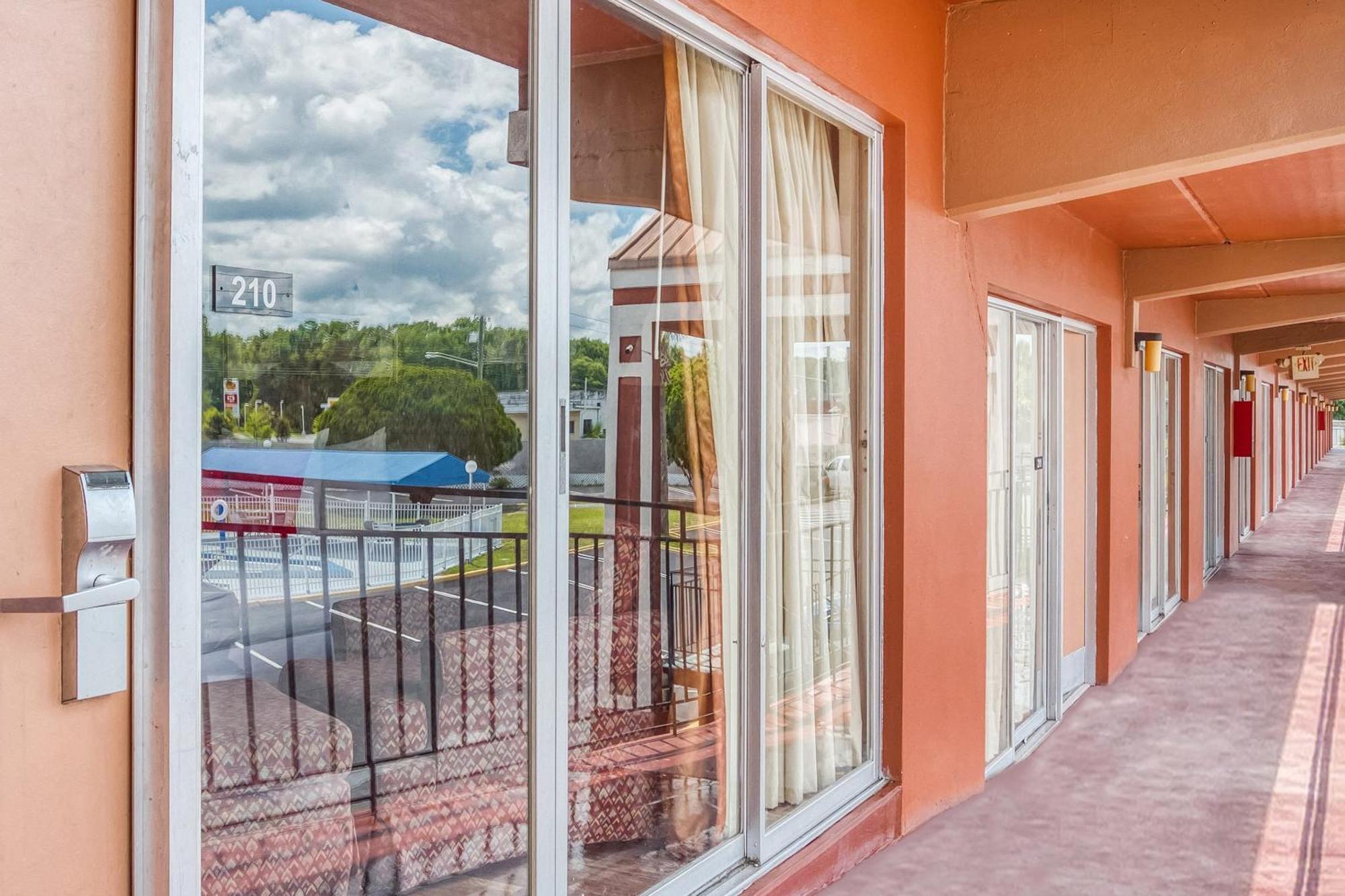 Oyo Hotel Mustang Silver Spring Fl ซิลเวอร์สปริงส์ ภายนอก รูปภาพ