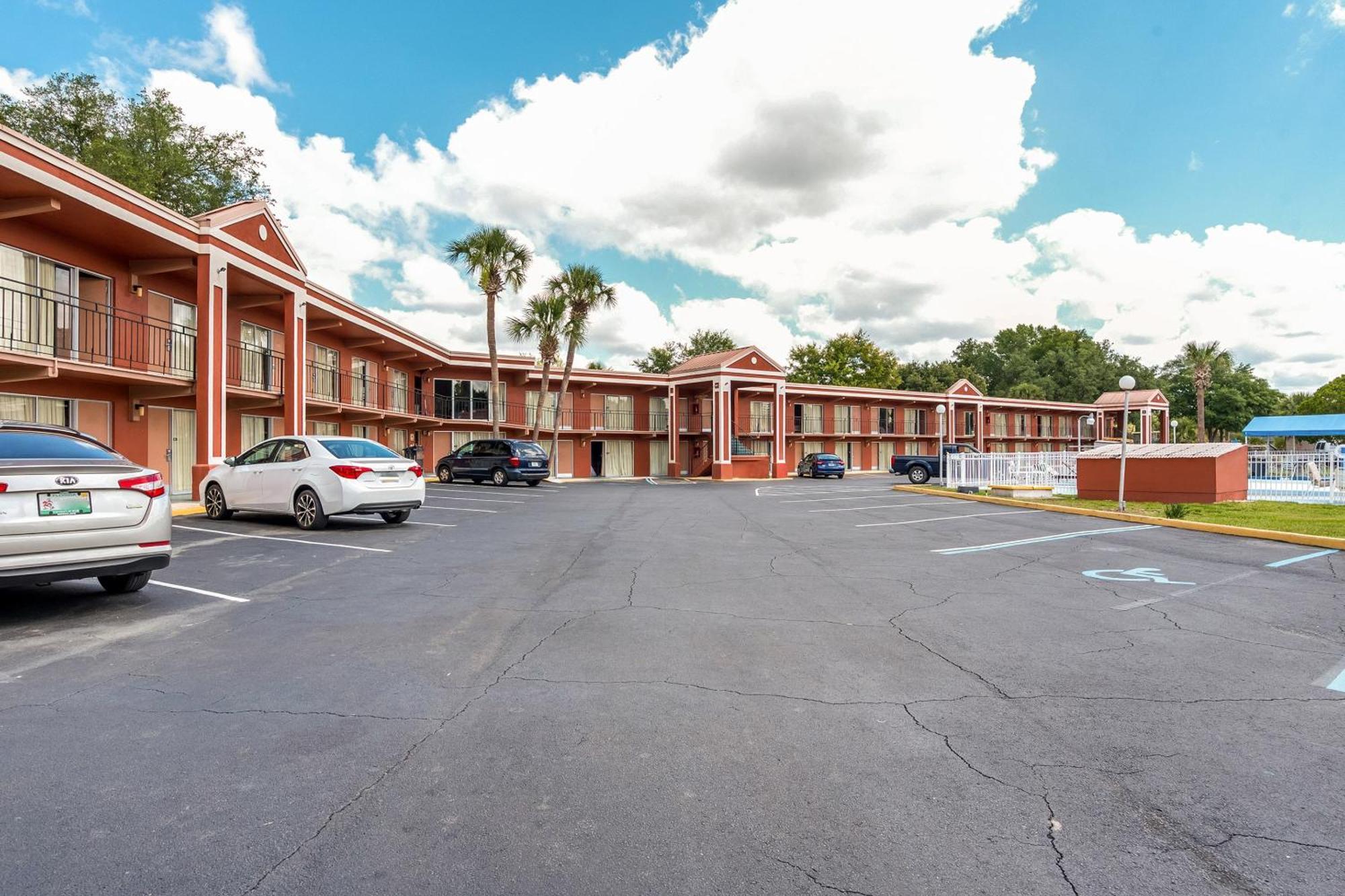 Oyo Hotel Mustang Silver Spring Fl ซิลเวอร์สปริงส์ ภายนอก รูปภาพ